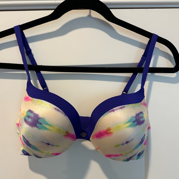Perfect condition! Never worn! Victoria’s Secret push up bra in size 34c - Picture 1 of 2